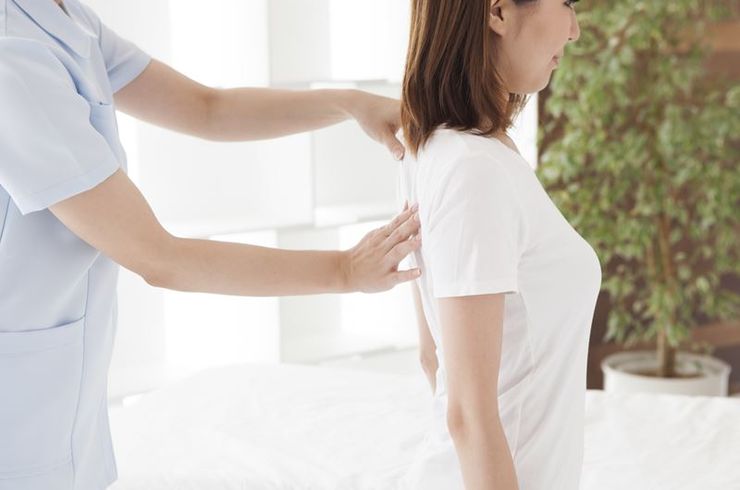 背中マッサージ